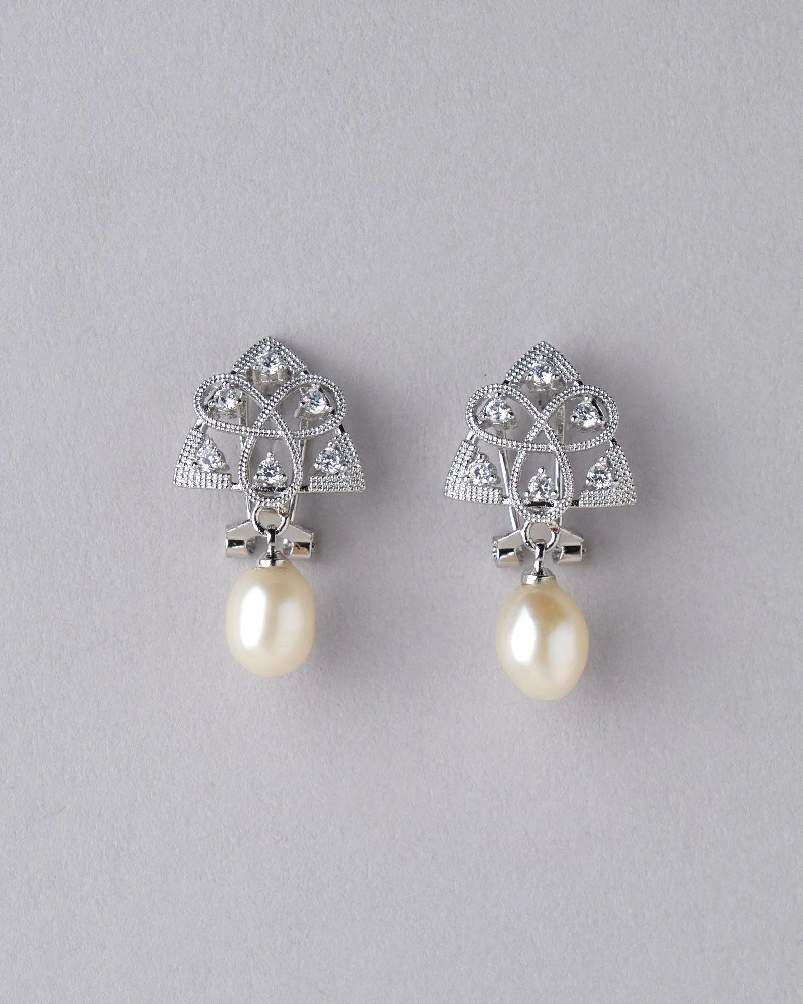 Beautiful Pearl hanging Earring