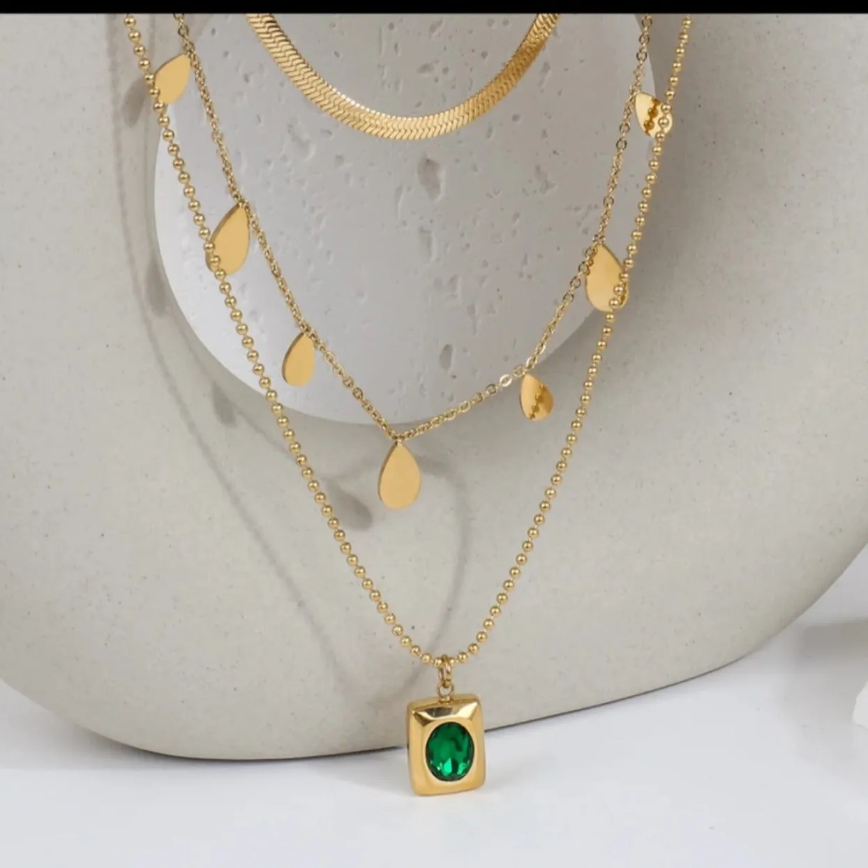 EMERALD ELEGANCE - WATERPROOF LAYERED GOLD NECKLACE