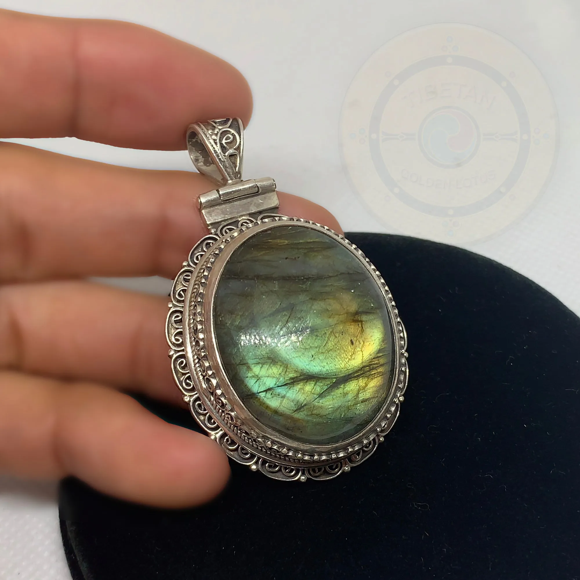 Stunning Blue Flashy Labradorite Pendant Necklace